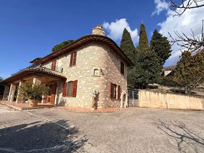 Casa con 5 locali in vendita in Via San Benedetto, Assisi