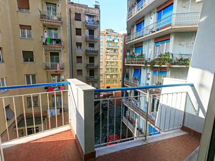 Appartamento con 6 locali in vendita in Viale Carlo Canepa, Genova