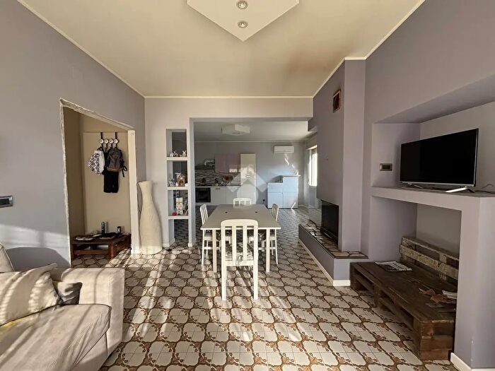 Casa trilocale in vendita in Via C di Giosia, Cellino Attanasio