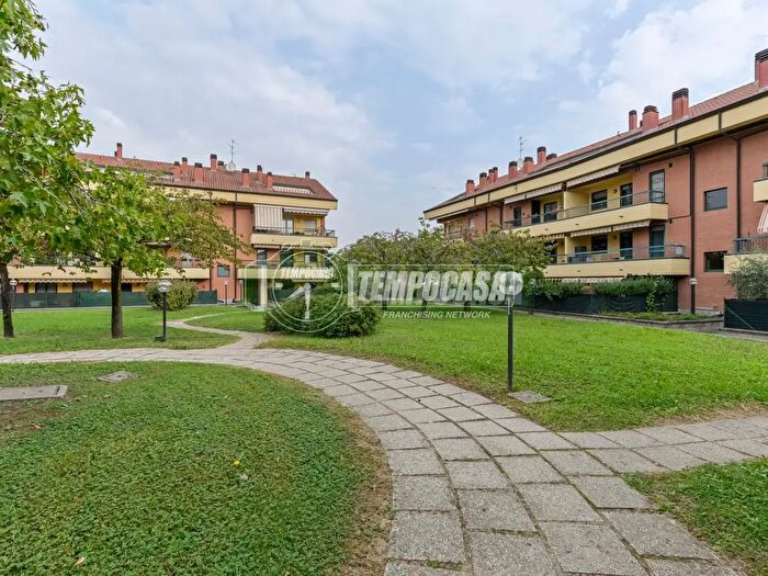 Appartamento trilocale in vendita in Via Saragat, Settala