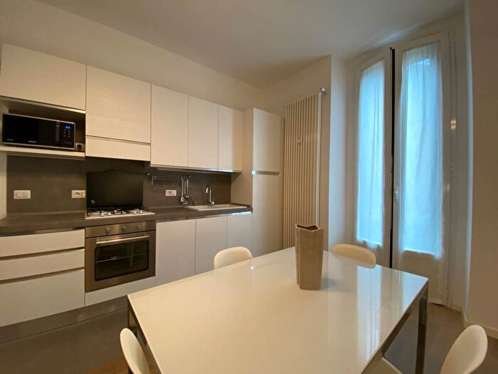 Appartamento trilocale in affitto in Via San Gerolamo Emiliani, Porta Romana Medaglie dOro, Milano