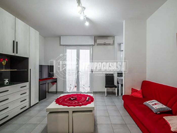 Appartamento trilocale in vendita in Via Giambattista Pergolesi, Trezzano Sul Naviglio