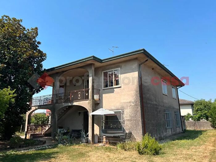 Casa con 10 locali in vendita in Zimella