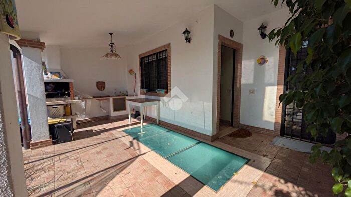 Casa quadrilocale in vendita in Via Ascanio, Pomezia