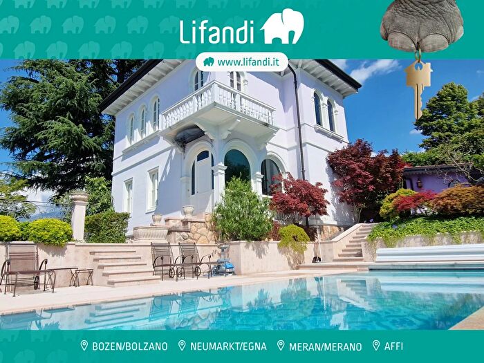 Casa con 11 locali in vendita in San Zeno Di Montagna