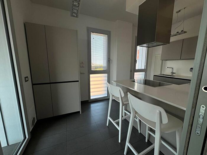 Casa con 6 locali in affitto in Viale Virginia Reiter, Viali, Modena