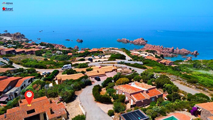 Casa con 8 locali in vendita in Via lAngulu Snc, Trinità dAgultu e Vignola