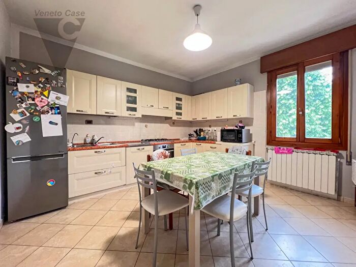 Appartamento quadrilocale in vendita in Viale Risorgimento, Adria