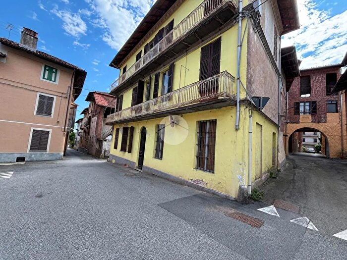 Casa con 5 locali in vendita in Via Roma, Roasio