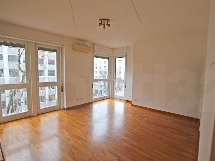 Appartamento trilocale in affitto in Via Tiziano, Pagano, Milano