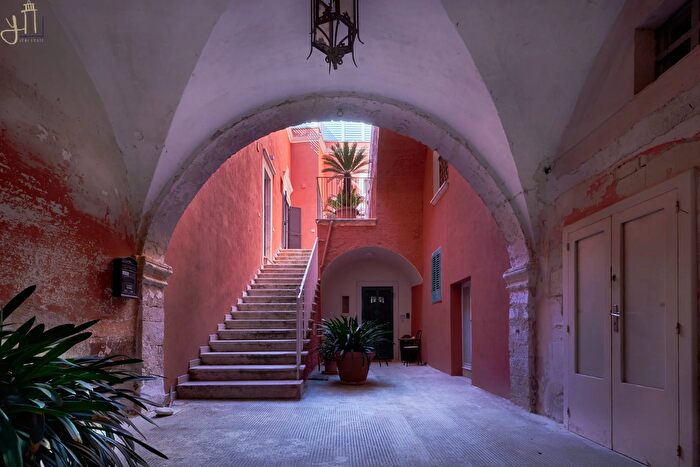 Casa con 9 locali in vendita in Via I Tanese, Polignano A Mare