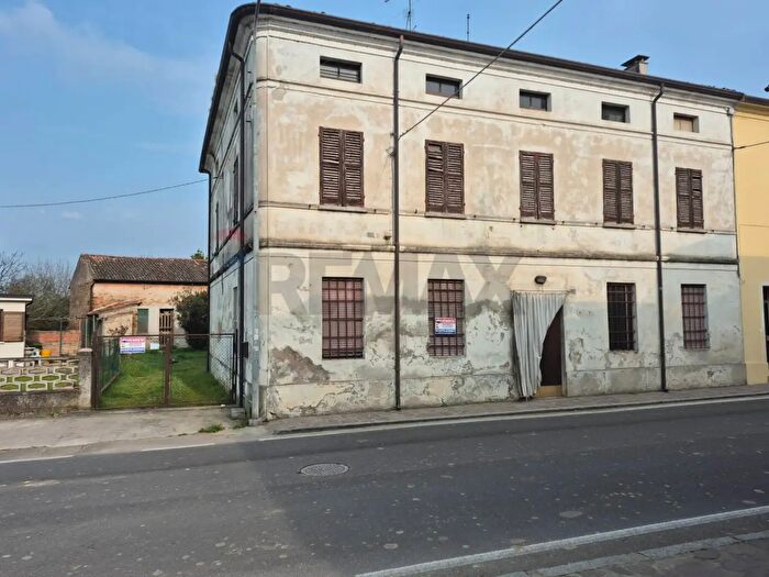 Casa con 8 locali in vendita in Via San Fermo, Piubega