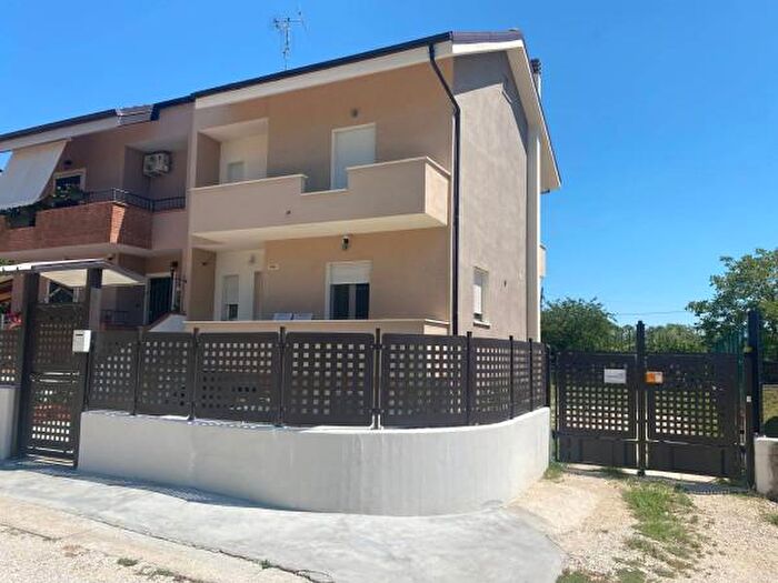 Casa con 6 locali in vendita in Località Massari, Bojano
