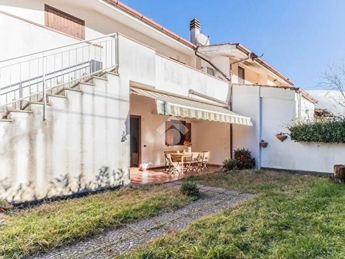 Appartamento trilocale in vendita in Via delle Quercie, Ronciglione