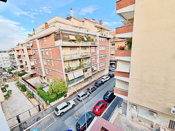 Appartamento quadrilocale in affitto in Via Achille Loria, Fleming, Roma
