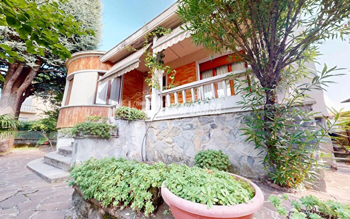 Casa quadrilocale in vendita in Via Fabio Filzi, Carate Brianza