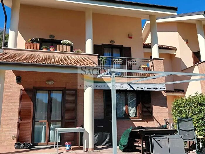 Casa con 5 locali in vendita in Via Nazionale, Pinerolo