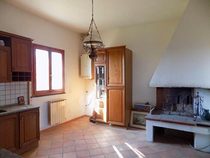 Casa con 6 locali in vendita in Vinci