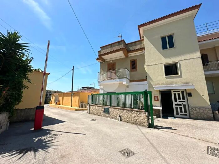Appartamento quadrilocale in vendita in Via Virgilio, Bacoli