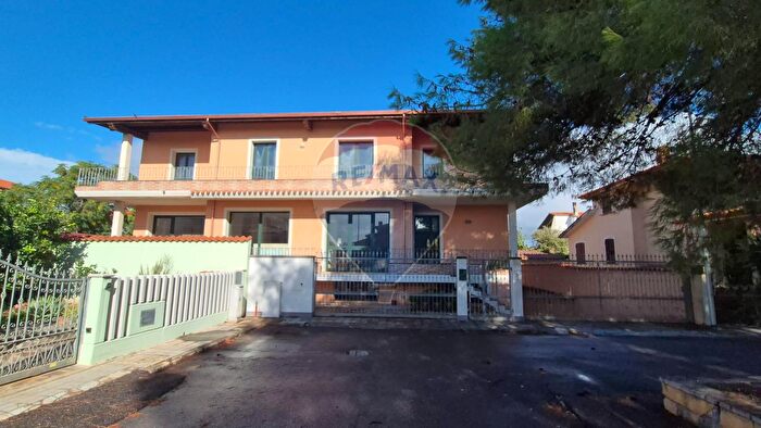 Casa con 5 locali in vendita in Simaxis