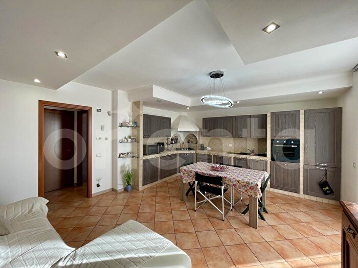 Appartamento trilocale in vendita in Via Magenta, Montichiari