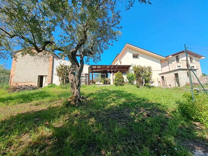 Casa con 7 locali in vendita in Contrada Follani, Lanciano