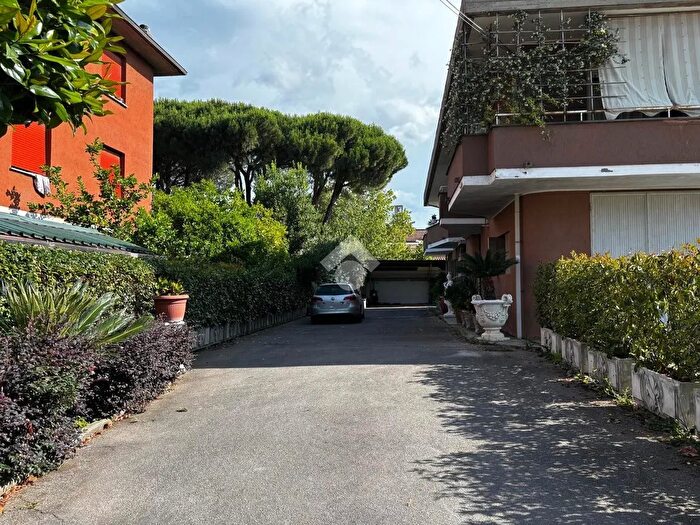 Casa con 6 locali in vendita in Via Lucania, Montecatini Terme