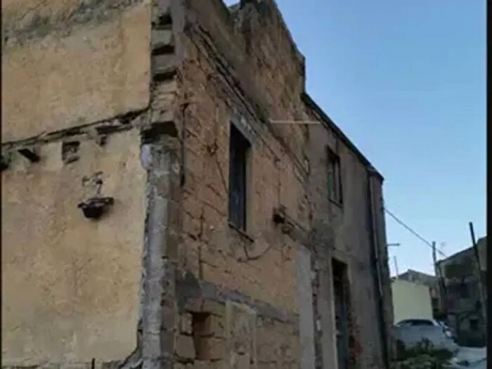Casa con 6 locali in vendita in Via Milazzo, Salemi