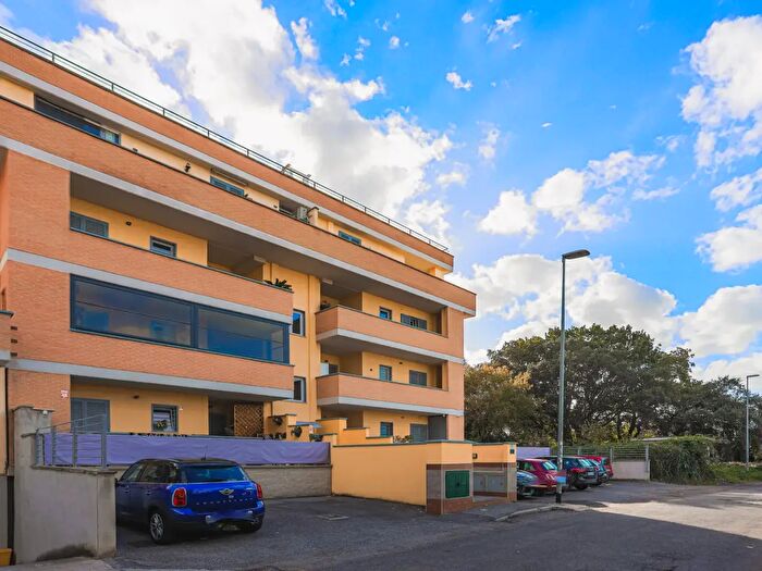 Appartamento bilocale in vendita in Via Brentonico, Roma