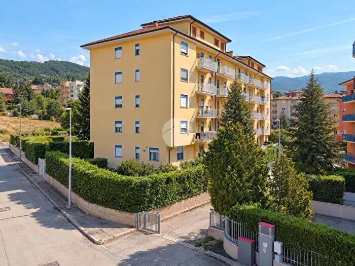Appartamento quadrilocale in vendita in Via Monte Velino, L'Aquila