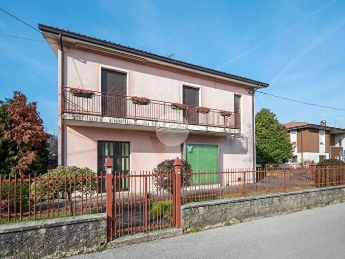 Appartamento quadrilocale in vendita in Borgo S Lorenzo, Costermano