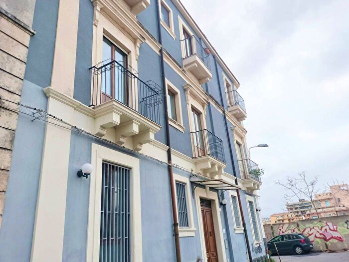 Appartamento trilocale in affitto in Via Purità, Centro Storico, Catania