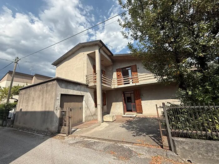 Casa con 5 locali in vendita in Tregnago