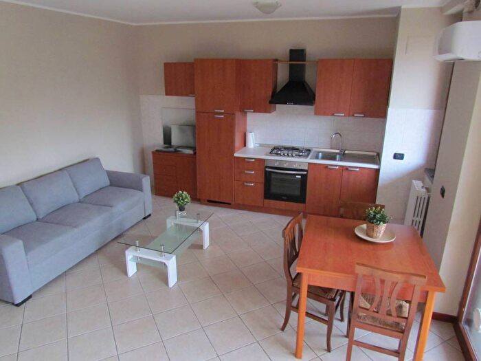 Appartamento trilocale in affitto in Via Como, Centro, Gessate