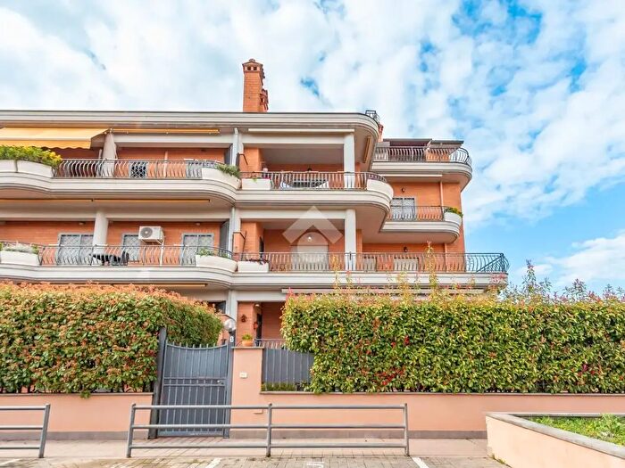 Appartamento quadrilocale in vendita in Via Vermicino, Roma