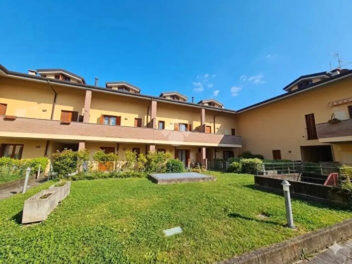 Appartamento trilocale in vendita in Via GMatteotti, Busnago