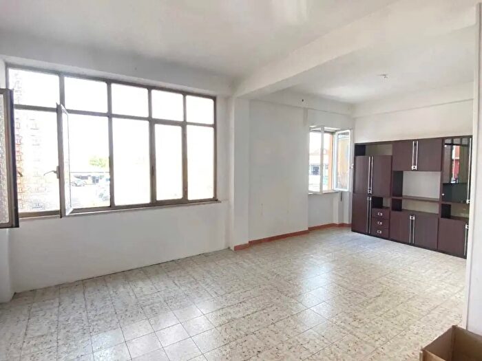 Appartamento trilocale in vendita in Viale della Stazione, Latina