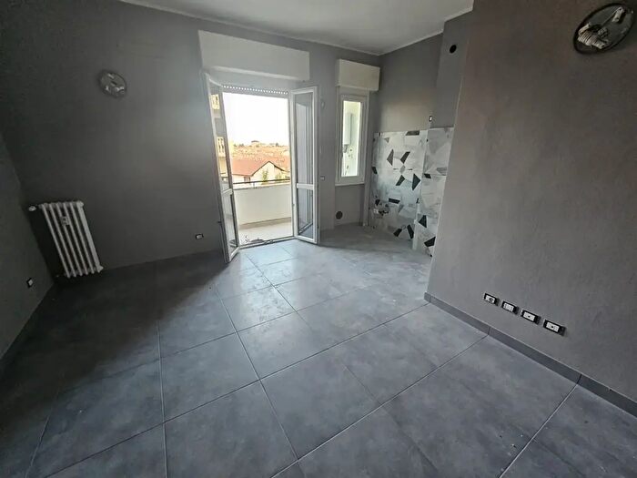 Appartamento trilocale in vendita in Via Garibaldi, Desio