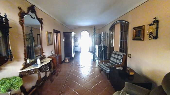 Casa con 8 locali in vendita in Luzzara