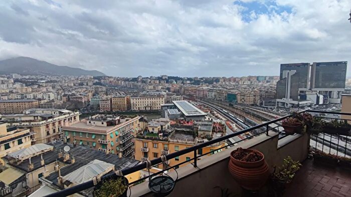 Appartamento quadrilocale in vendita in Via Imperia, Genova