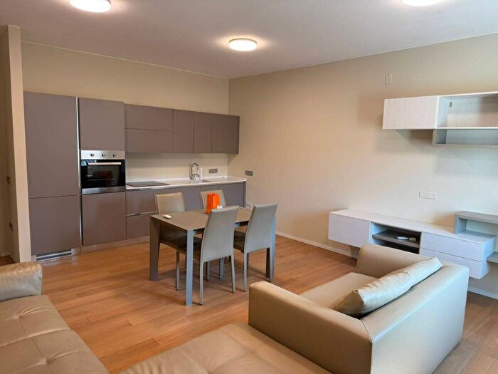 Appartamento trilocale in affitto in Centro Storico, Modena