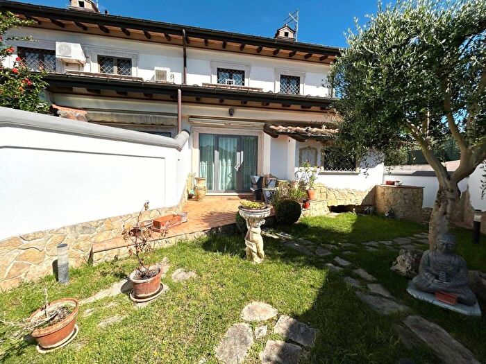 Casa trilocale in affitto in Infernetto, Roma