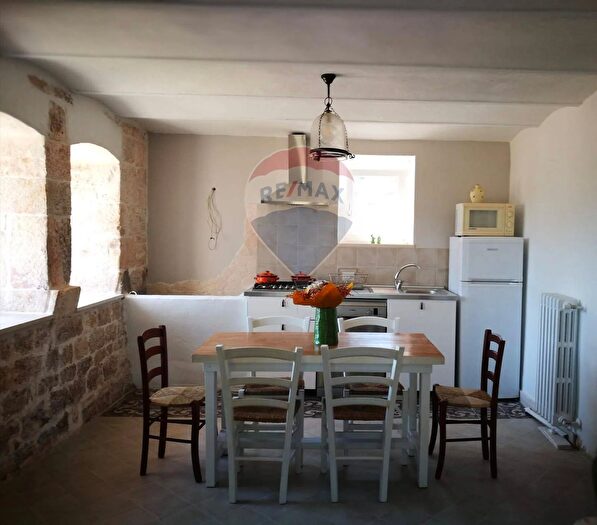 Casa con 6 locali in vendita in Monopoli