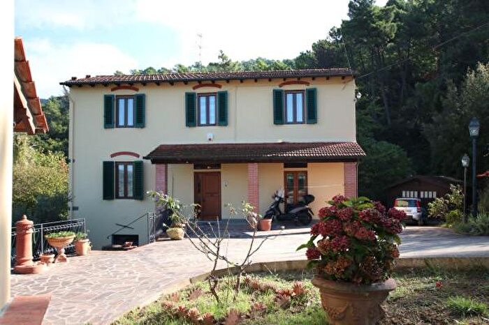 Casa con 6 locali in vendita in Piazzale C Charles Dent, Vinci