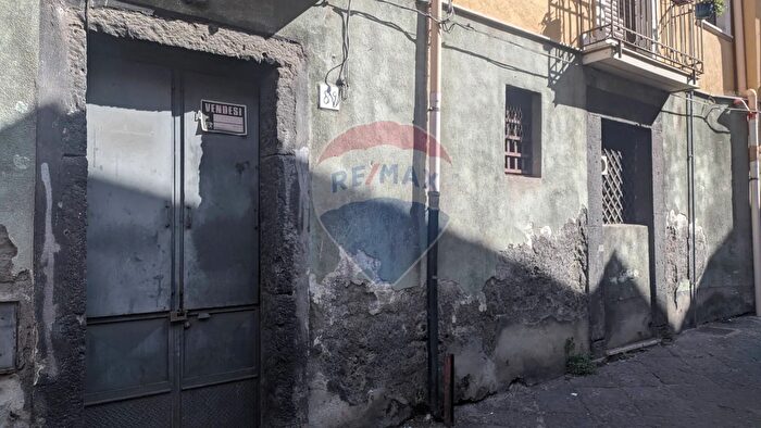 Casa trilocale in vendita in Via Santi, Bronte