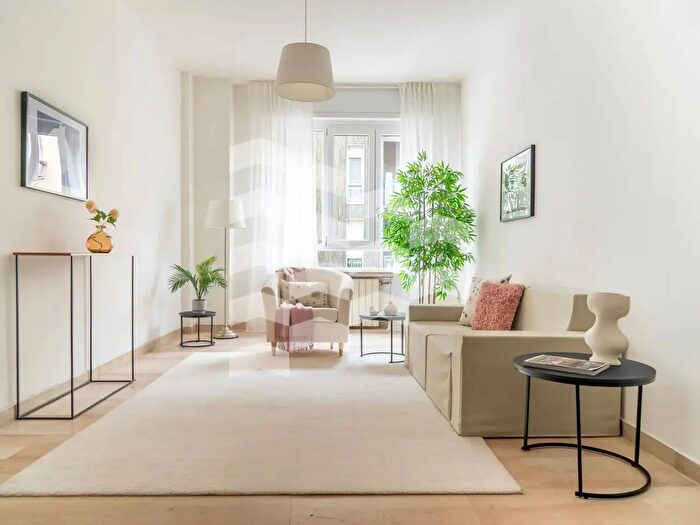 Appartamento trilocale in vendita in Via Oglio, Milano