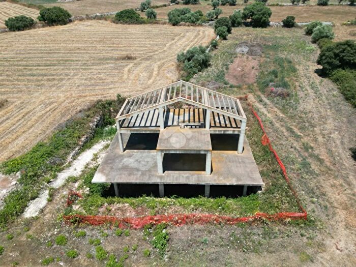 Casa con 9 locali in vendita in Cda Michelica, Modica