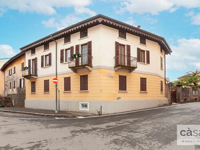 Casa quadrilocale in vendita in Via Papa Innocenzo XI, Vedano Olona
