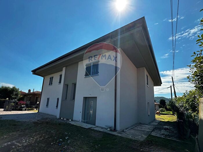 Casa trilocale in vendita in Via Martiri della Libertà, Mapello