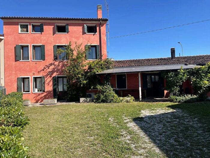Casa con 5 locali in vendita in Via Giorgione, Asolo